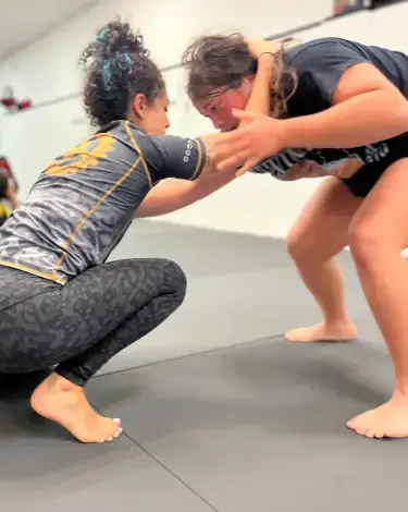 No-gi grappling exchange during a Close Quarters class