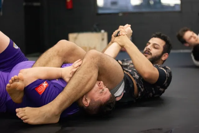 Leg entanglement position in live training