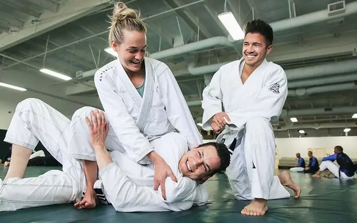 Adult Gracie Combatives class fundamentals training
