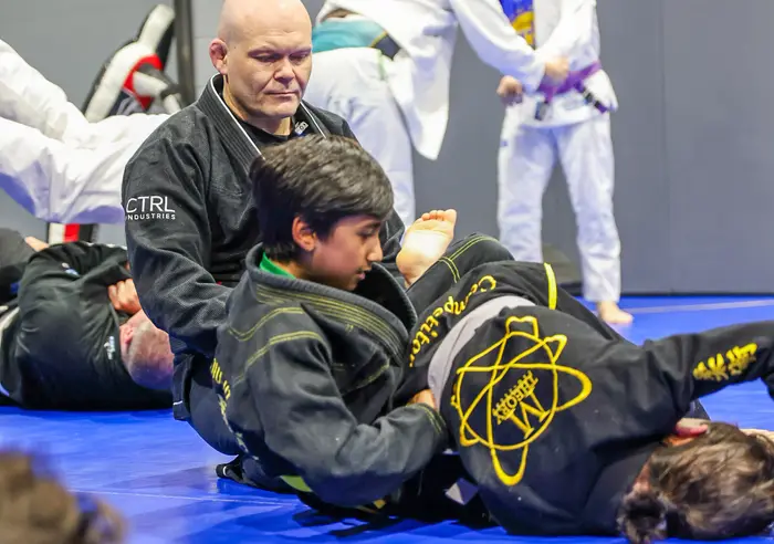 BJJ practitioners working positions in the gi