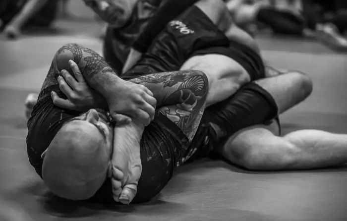 No-gi leglock entry during submission grappling